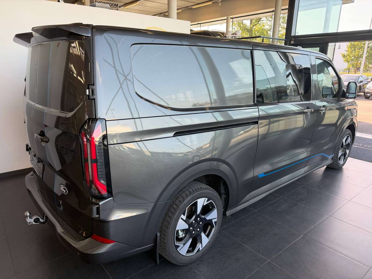 Ford Transit Custom MULTI-USE L2 SPORT PHEV 5 ZIT NIEUW OKM 45400+BTW — foto 4 van 21