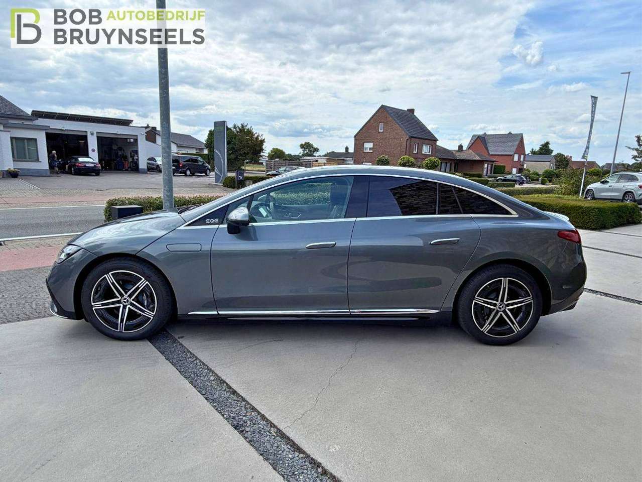 Mercedes-Benz EQE 300 Amg line - Digital light – Panormadak – Trekhaak – Burmester Sound System – Memorypack – Distronic – 360°camera – Head Up — foto 8 van 25