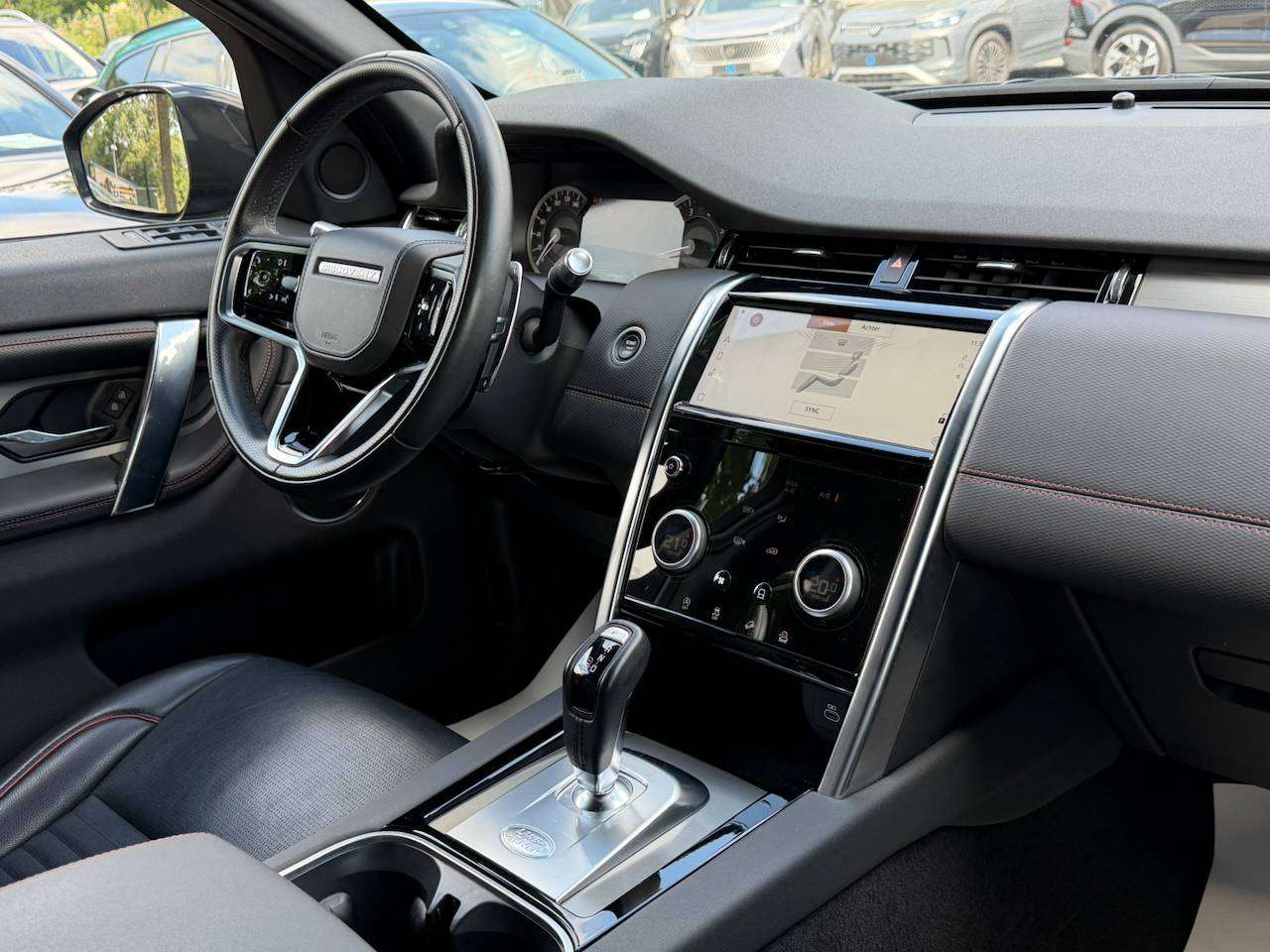 Land Rover Discovery Sport SPORT 4WD R DYNAMIC VERWARMD STUUR VERWARMDE ZETELS V+A CARPLAY ELEKTRISCHE ZETELS — foto 5 van 12