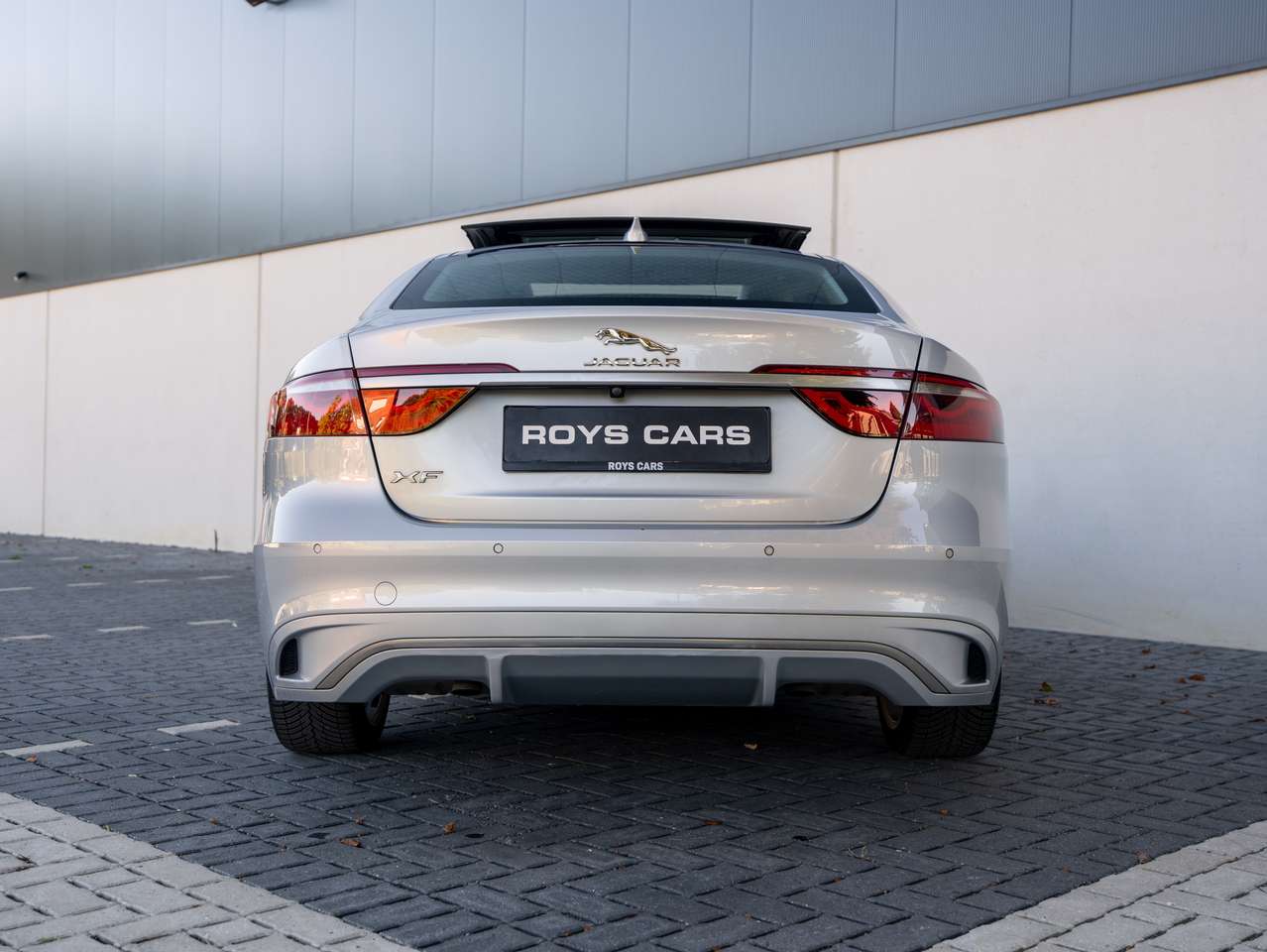 Jaguar XF XF 2.0 T P250 R-Dynamic SE — foto 10 van 21