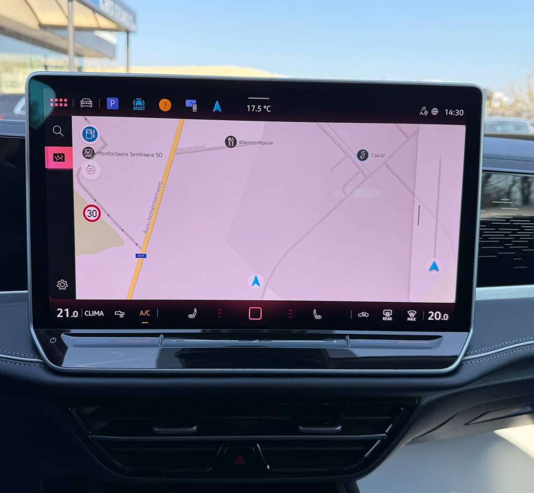 Volkswagen Passat Variant ELEGANCE MASSAGE BIG SCREEN CARPLAY ADAPTIVE CRUIS — foto 12 van 19