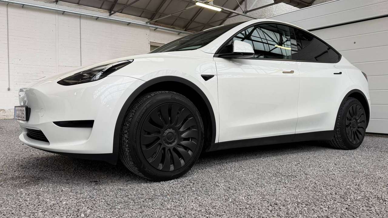 Tesla Model Y RWD | Tesla trekhaak | LFP | HW4 - FSD | BTW wagen | IN OPTIE — foto 10 van 25