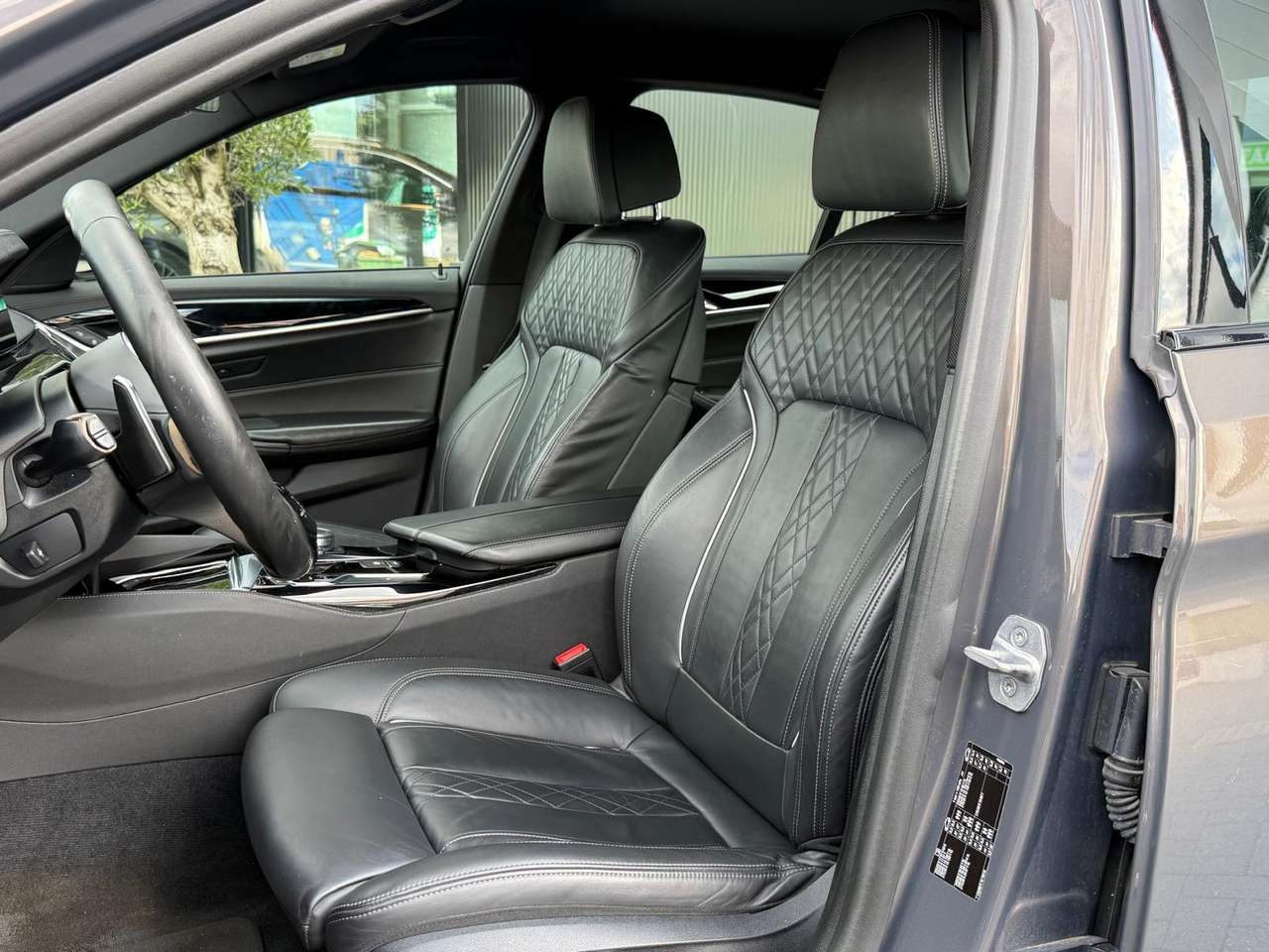BMW 520 iA M-Pack Dealerprice 20999 euro ttc — foto 10 van 17