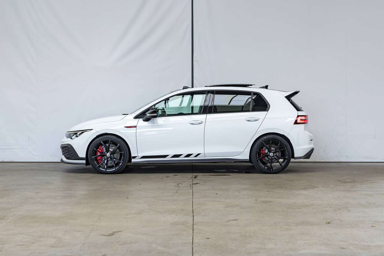 Volkswagen Golf GTI CLUBSPORT|AKRAPOVIC|PANO|HEAD-UP|HARMAN-KARDON|IQLIGHTS|ALCANTARA|HEATEDSEATS|KEYLESS|ACC|LA|GARANTIE| — foto 3 van 25