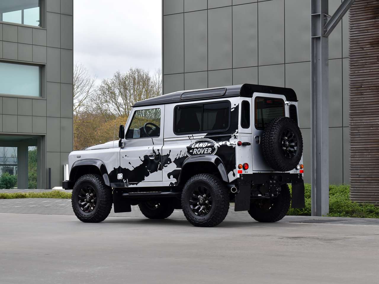 Land Rover Defender 90  2.2TD4 - "Eastnor Edition" — foto 3 van 25