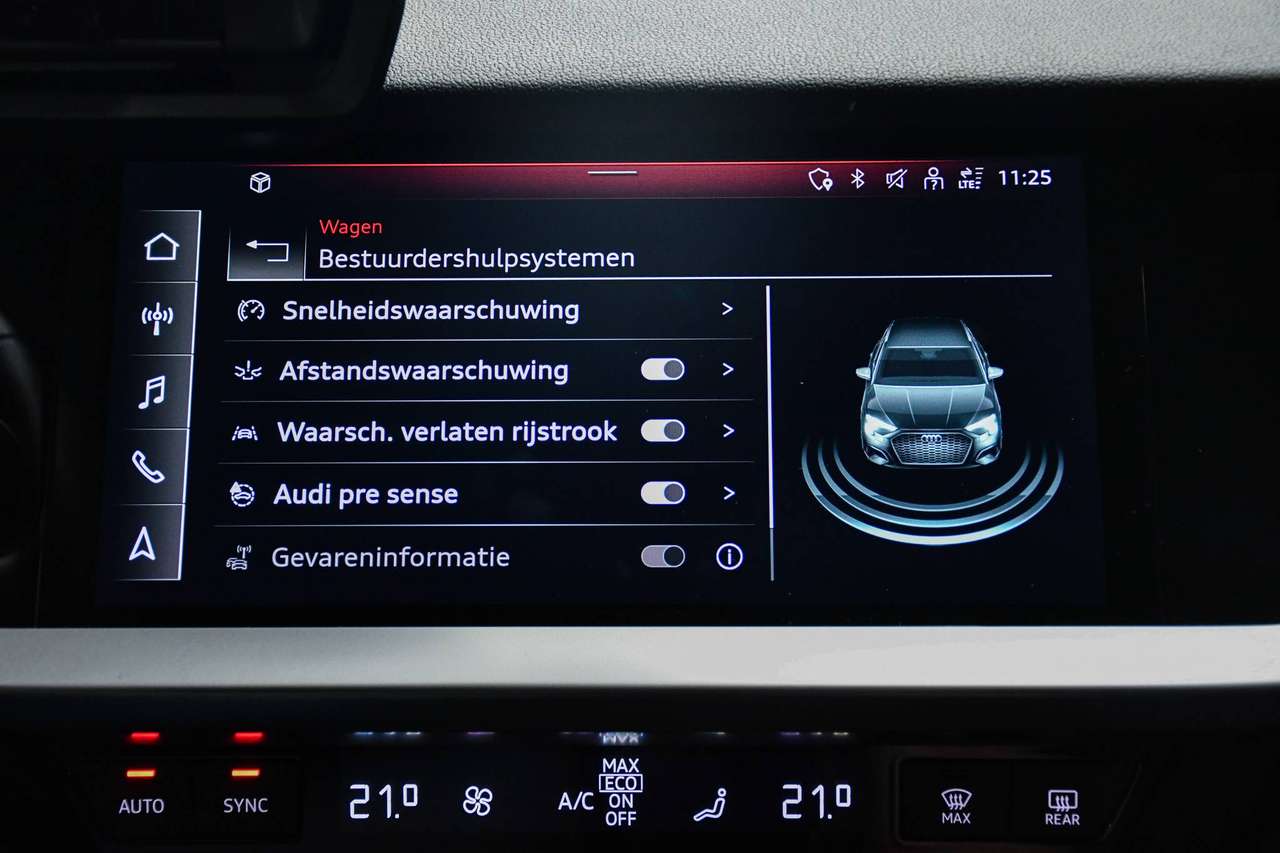 Audi A3 A3 Sportback 30 TFSI S line - NAVIGATIE / SMARTLINK / PDC / CC — foto 12 van 19