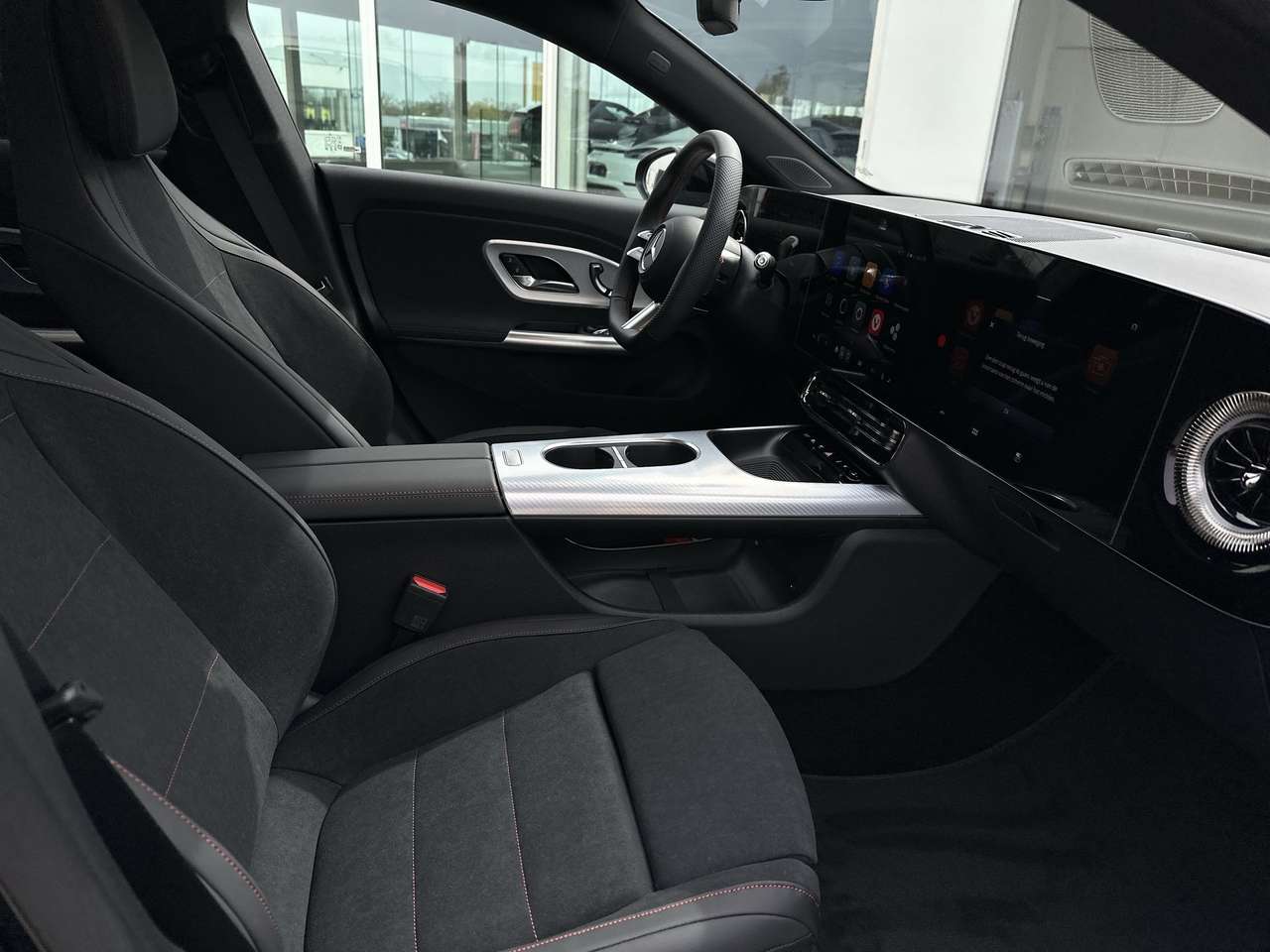 Mercedes-Benz CLA 250 + AMG LINE Electric — foto 18 van 19