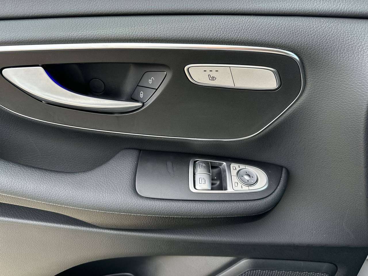 Mercedes-Benz EQV 300 L2  nieuw model Leder navi Distronic Dodehoek Multibeam — foto 15 van 18