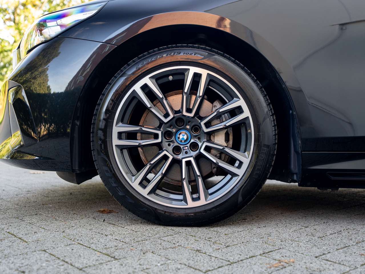 BMW i5 i5 Touring 83.9 kW eDrive40 - ACC/PANORAMA/TREKHAAK/HEAD-UP/KEYLESS/ZETELKOELING/360 CAMERA/HARMAN KARDON SOUND SYSTEM — foto 11 van 25
