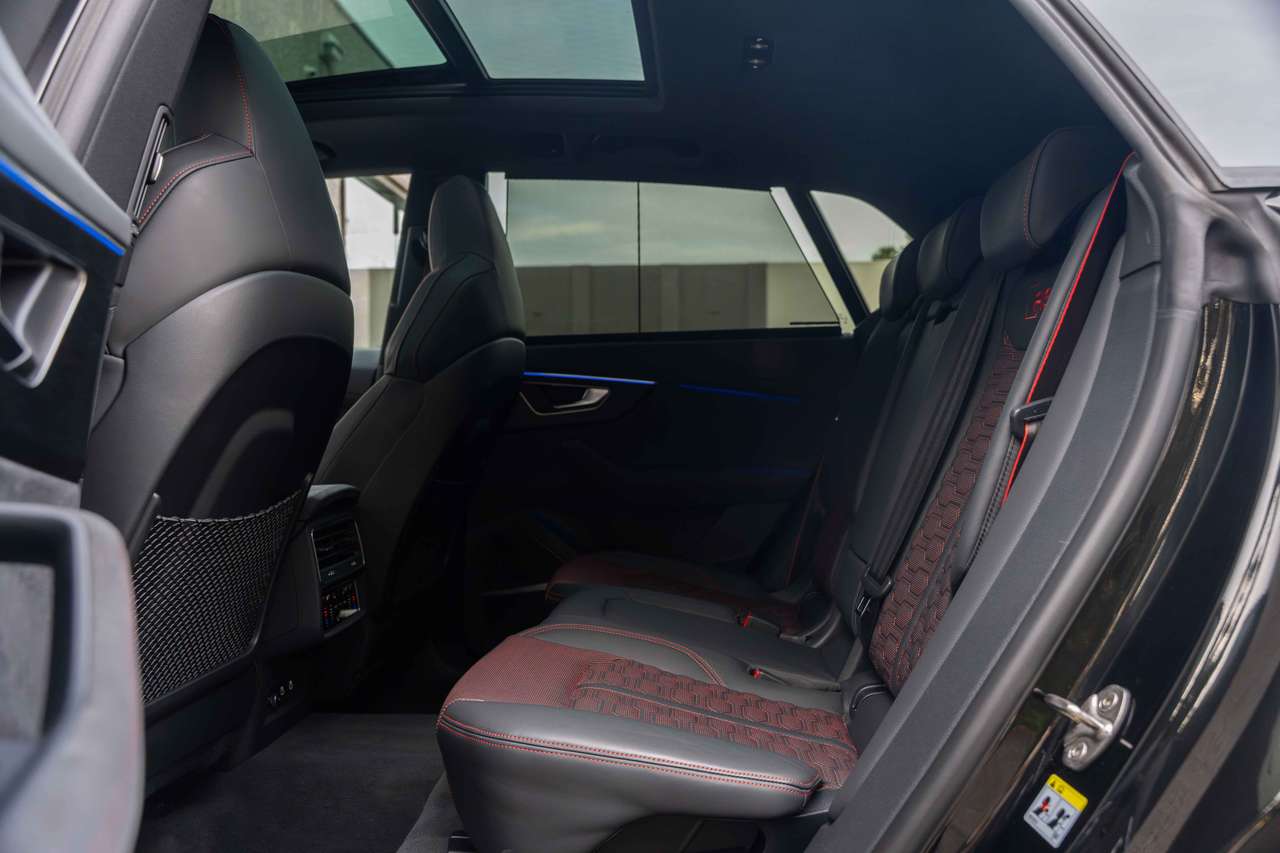 Audi RS Q8 Performance MATRIX/4-WIELSTURING/CERAMIC/PANO/HUD/SOFTCLOSE/B&O — foto 13 van 25