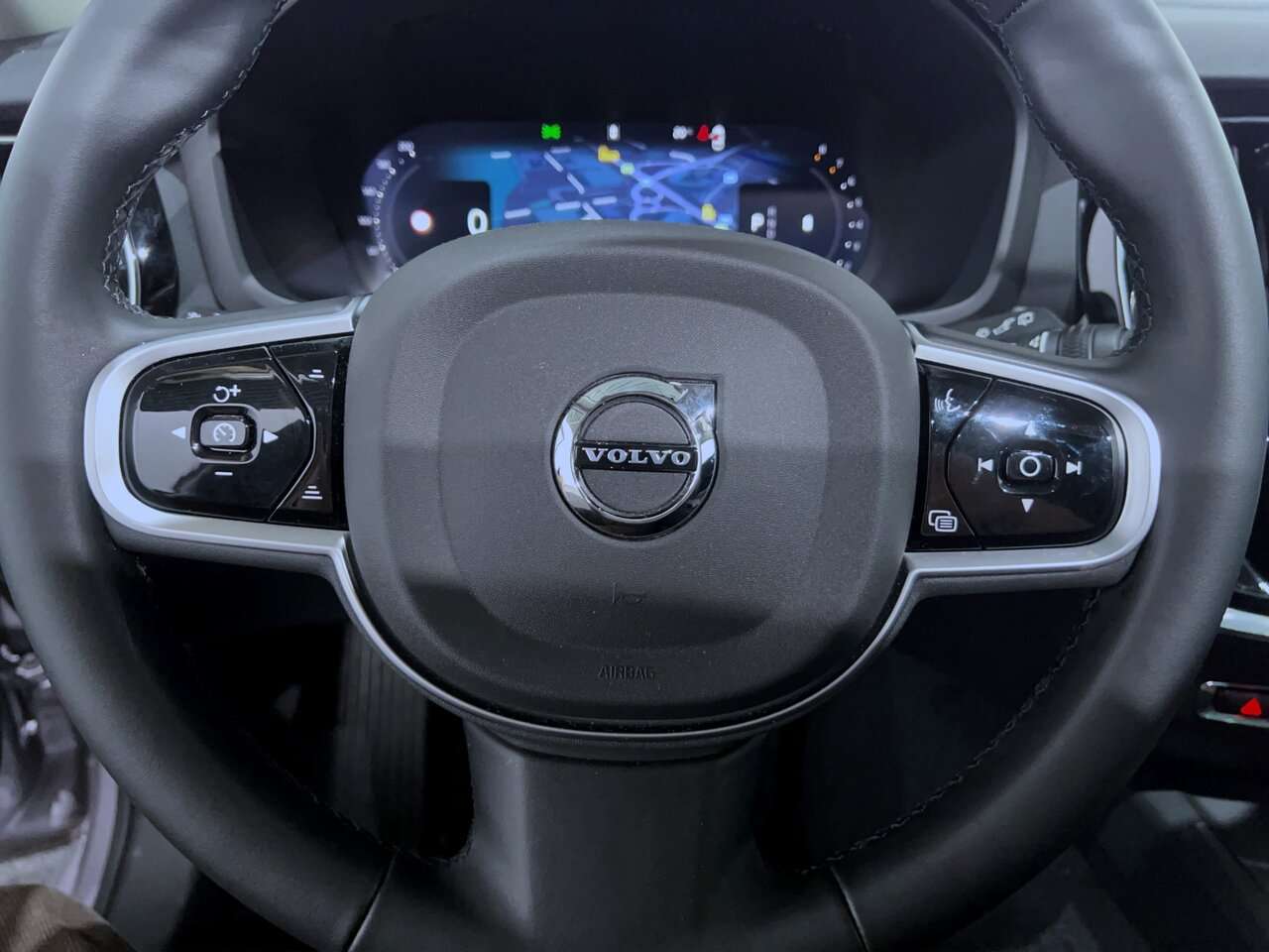 Volvo V60 B4 PLUS DARK/PANO/HEAD-UP /360° — foto 22 van 24