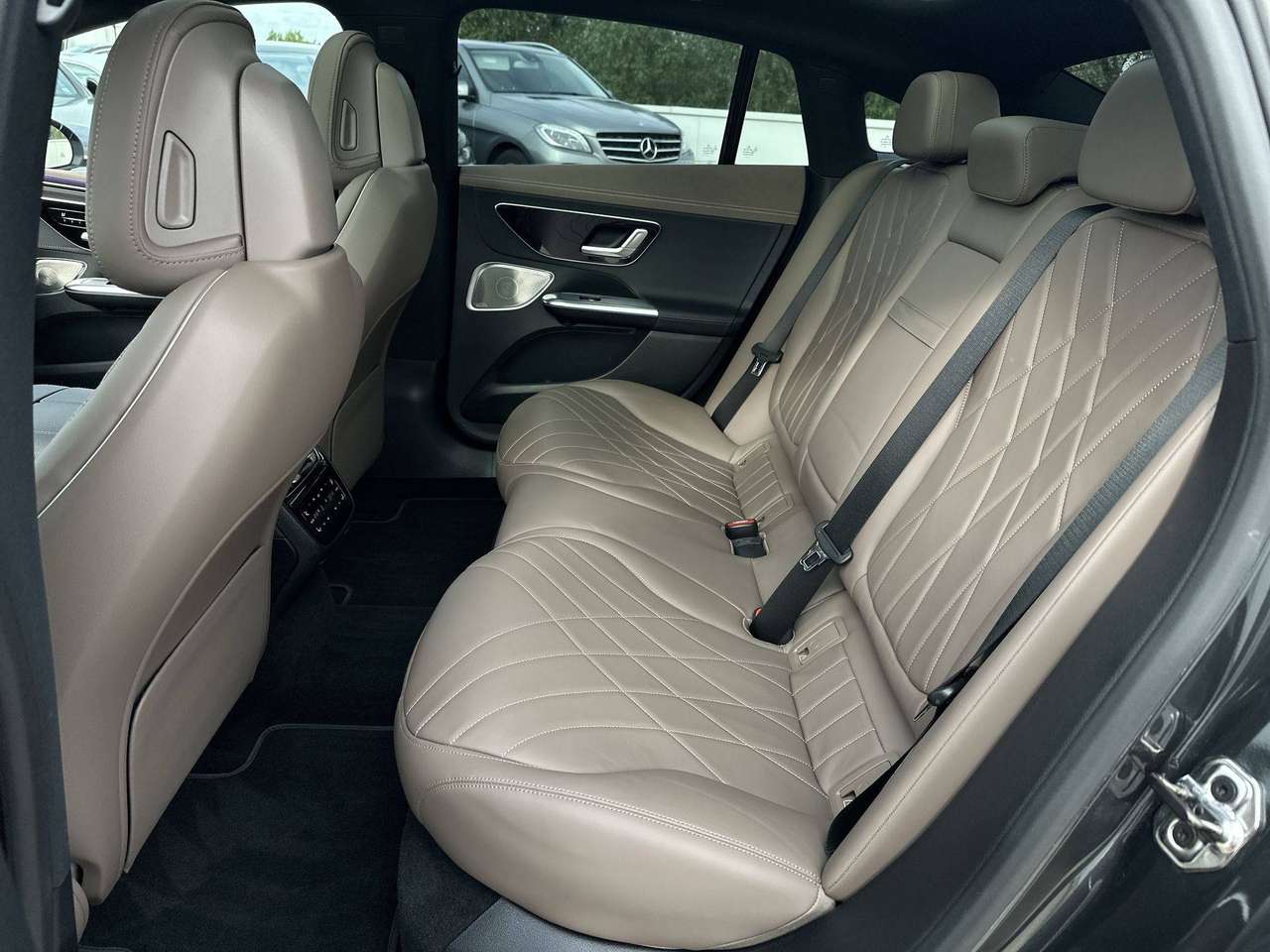 Mercedes-Benz EQE 350 350 Luxury Line Pano Dak Achterasbesturing Burmester — foto 14 van 19