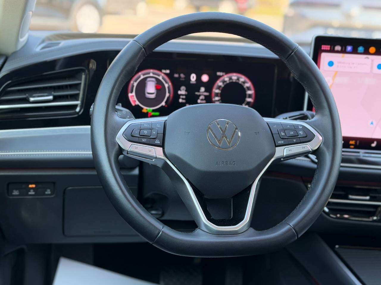 Volkswagen Passat Variant ELEGANCE MASSAGE BIG SCREEN CARPLAY ADAPTIVE CRUIS — foto 9 van 19