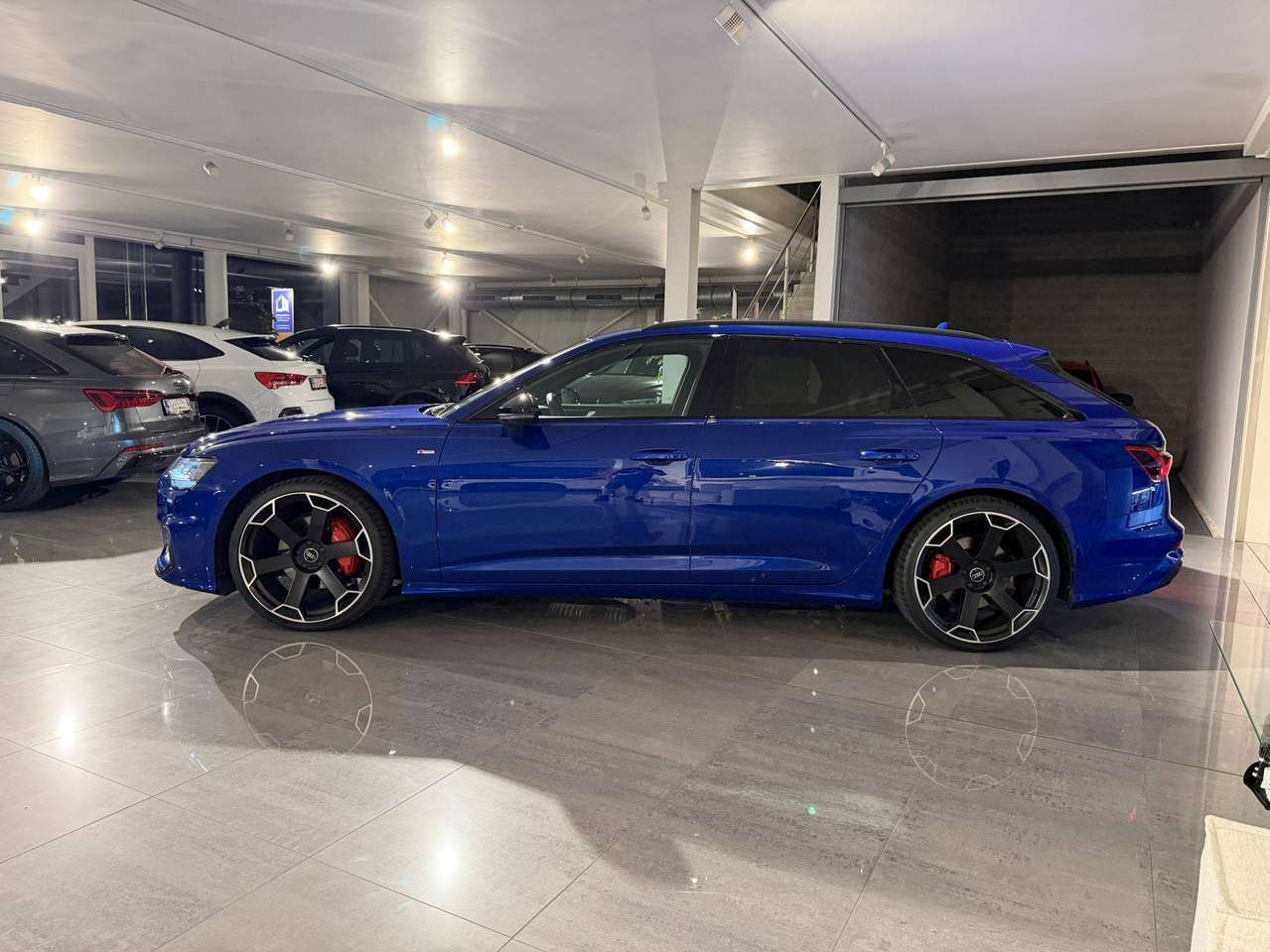 Audi A6 45TFSI 265PK QUATTRO * KLEUR EXCLUSIVE ULTRA BLAUW PAREL * BLACK PACK * 3X S-LINE * CAMERA * LED * TREKHAAK * 21" * — foto 16 van 24