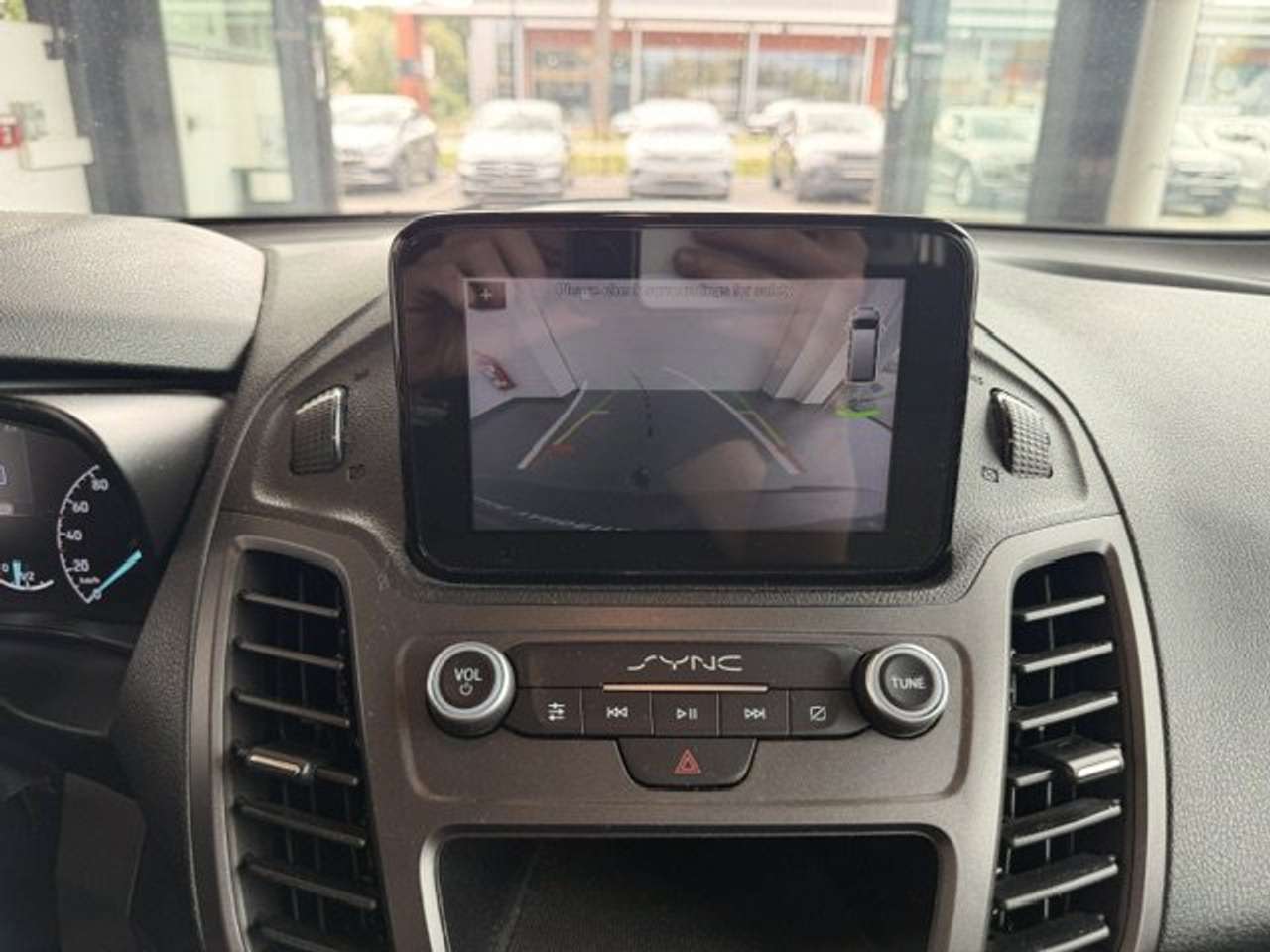 Ford Tourneo Connect TITANIUM BENZINE NAVIGATIE — foto 14 van 24
