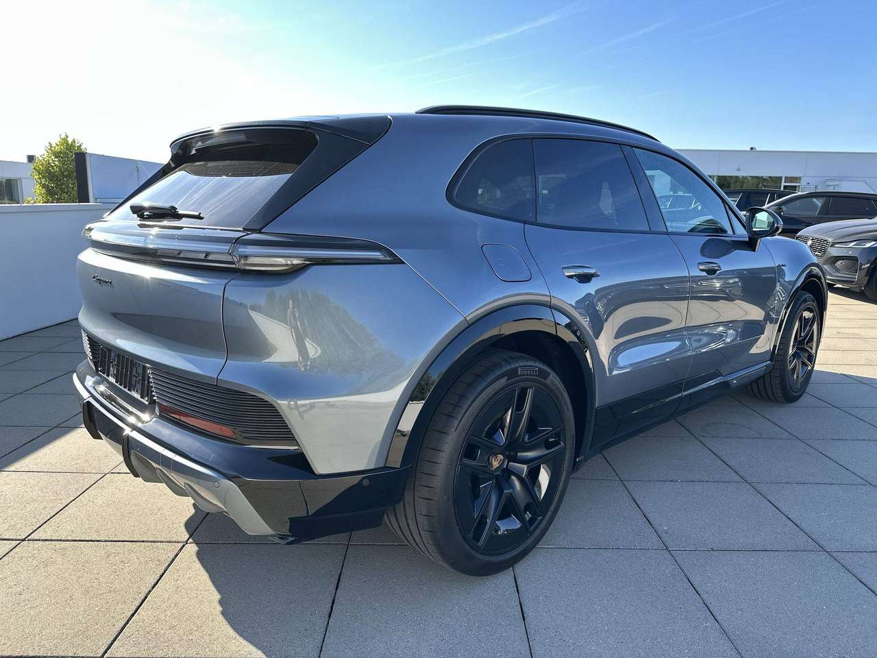 Porsche Cayenne ELECTRIC Trekhaak Pano Dak 22" Sport Design Pack — foto 7 van 18