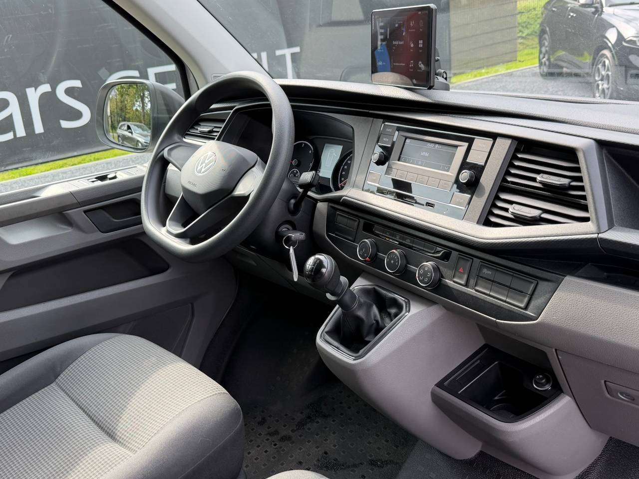 Volkswagen T6.1 Transporter BTW LANGE UITVOERING TREKHAAK CAMERA — foto 6 van 16