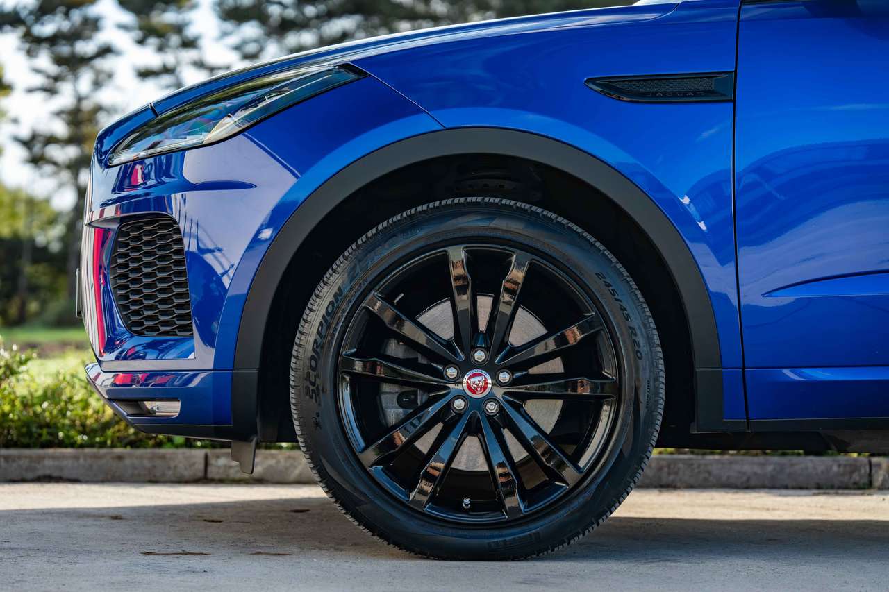 Jaguar E-Pace R-DYNAMIC-LED*PANO*MERIDON* — foto 9 van 25