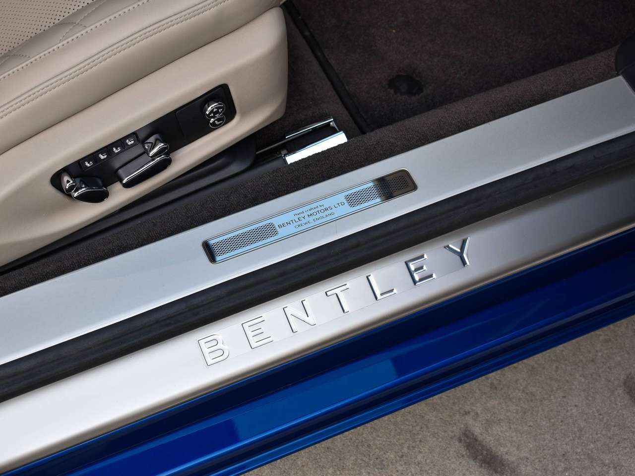 Bentley Continental GT 6.0 BiTurbo W12 / New Model / Sequin Blue / Full History — foto 14 van 25
