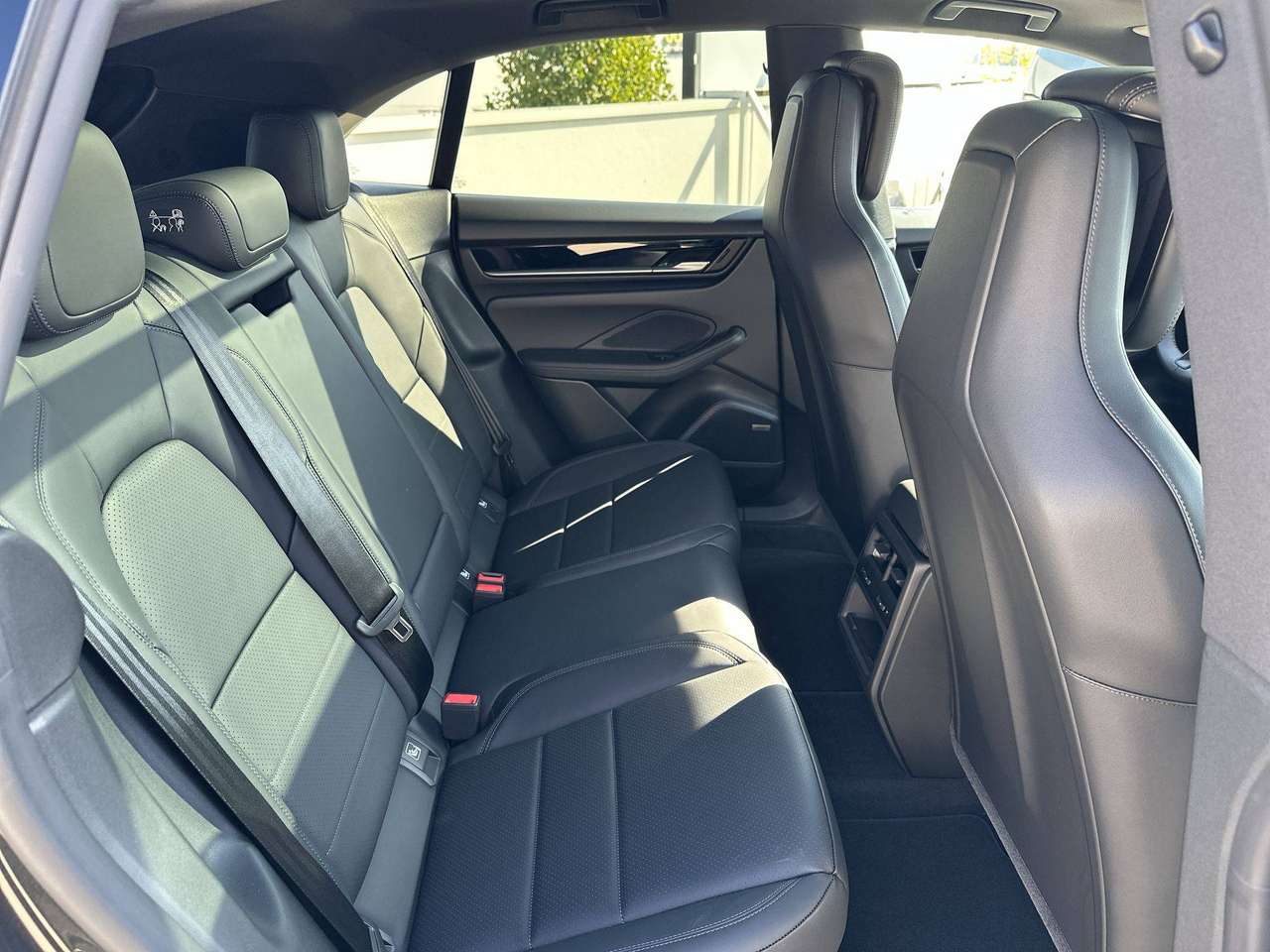 Porsche Macan ELECTRIC  Pano Dak Lederpakket 21" Bose — foto 19 van 19