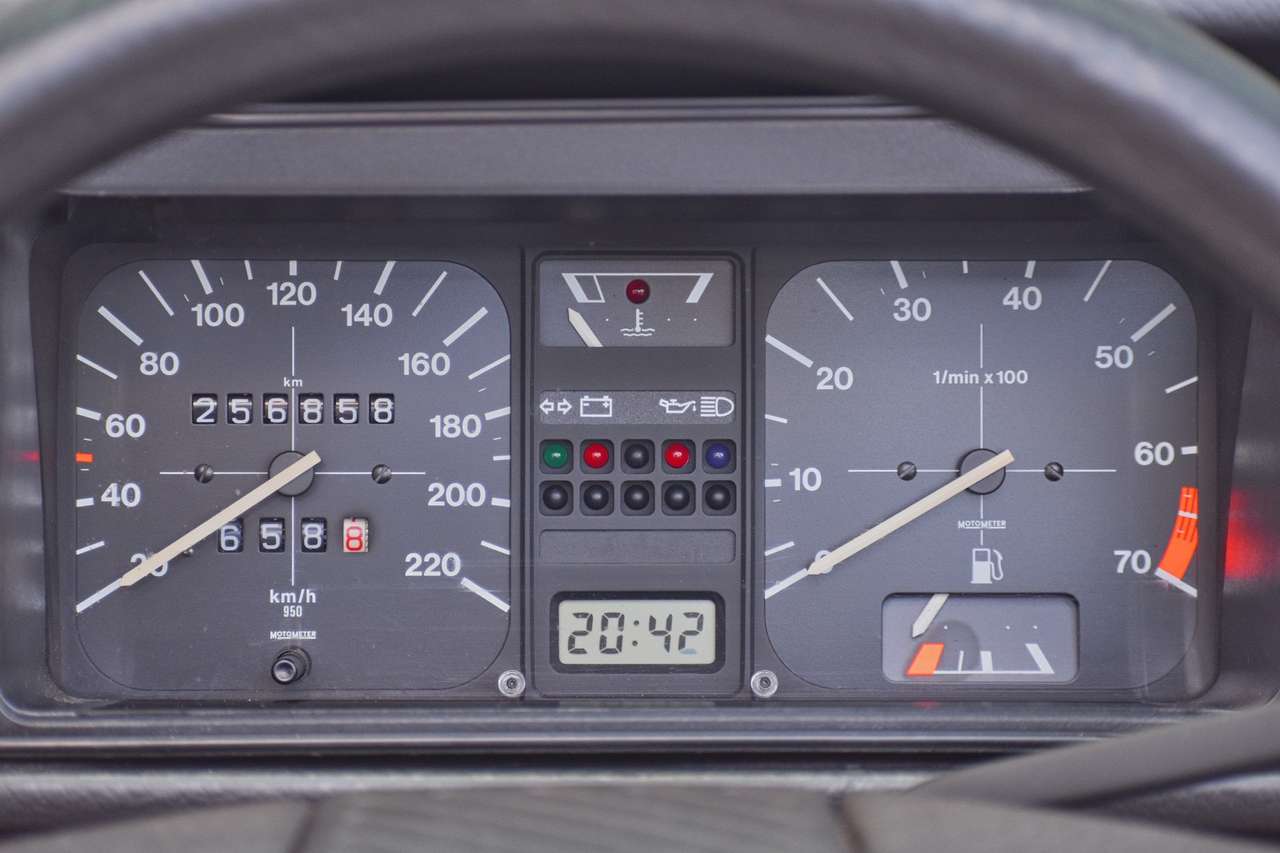 Volkswagen Golf Cabriolet 1.8i Oldtimer - Nieuwe Cabriokap - Zeer verzorgde historie! — foto 25 van 25