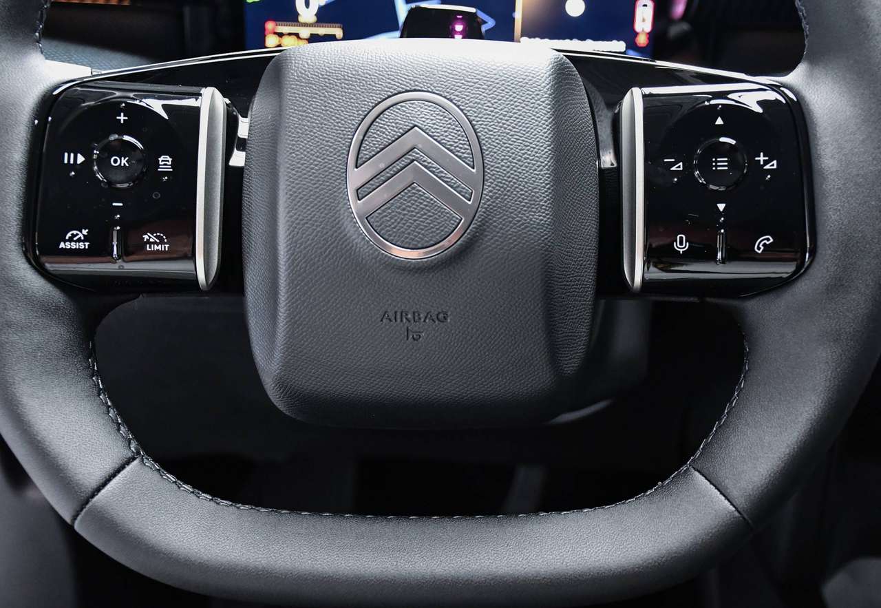 Citroen C5 Aircross C5 Aircross 1.2 PureTech MHEV Plus ë-DSC6 - NAVIGATIE / CAMERA / SMARTLINK / ACC / PDC — foto 18 van 20