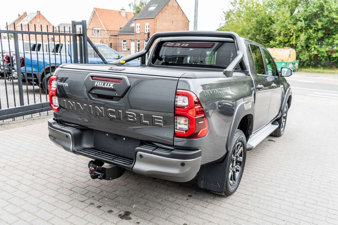 Toyota Hilux 2.8 D4D MHEV Invincible - Trekhaak / Roll cover - 50.300 excl — foto 5 van 17