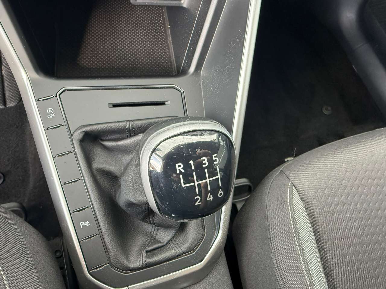 Volkswagen Taigo 1.0 TSI Life  Camera GPS Pdc Alu velgen 54000km — foto 11 van 13