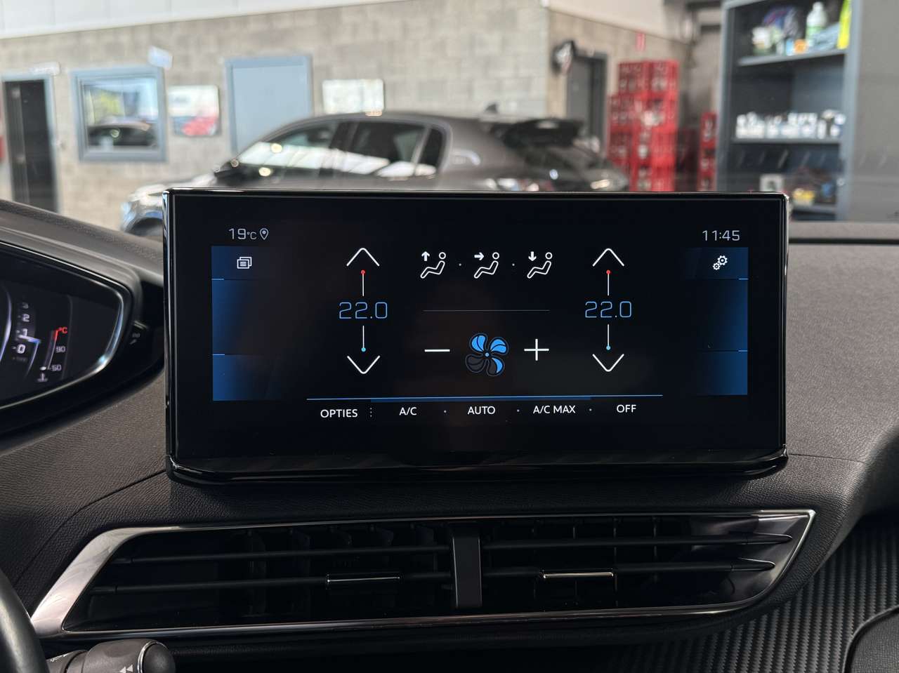 Peugeot 3008 1.2 PureTech Allure — foto 14 van 18