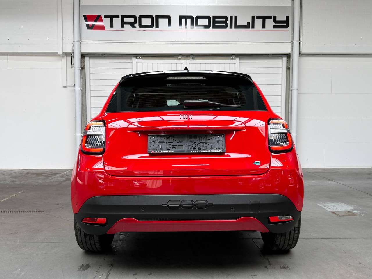 Fiat 600e e-600 54 kWh Red SOH 95% CARPLAY/ANDROID-AUTO*DAB*NAVI*CRUISE CONTROL*LANE ASSIST*PDC — foto 5 van 25