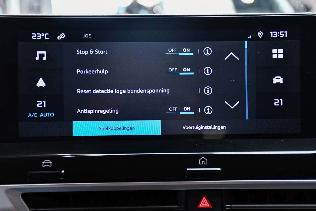 Citroen C4 C4 1.2 PureTech Feel - NAVIGATIE VIA SMARTLINK / CAMERA / PDC / CC / AIRCO — foto 11 van 17