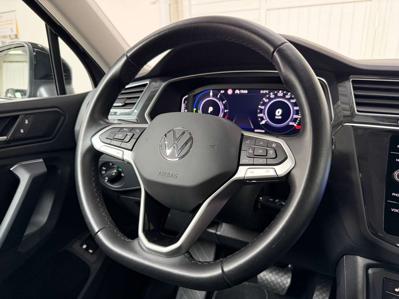 Volkswagen Tiguan Tiguan eHybrid 1.4 Elegance DSG (180 kW) CAMERA*DAB*CARPLAY*NAVI*LED*ACC*PDC*AC3Zone*SoH 93,33% — foto 22 van 25