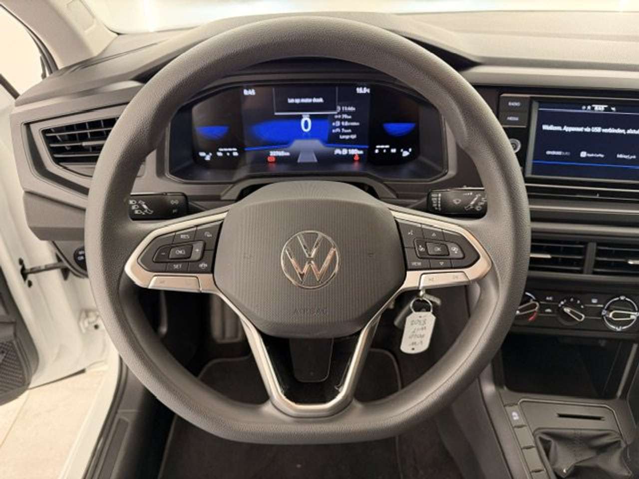 Volkswagen Polo BENZINE MET SLECHTS 22000KM!!!!! — foto 8 van 20