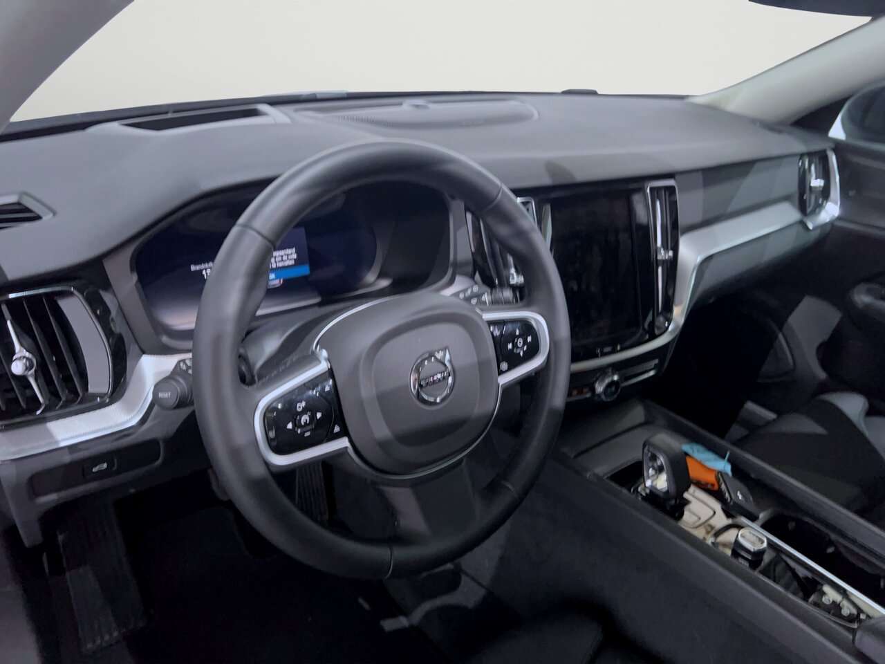 Volvo V60 B4 PLUS DARK/PANO/HEAD-UP /360° — foto 18 van 24