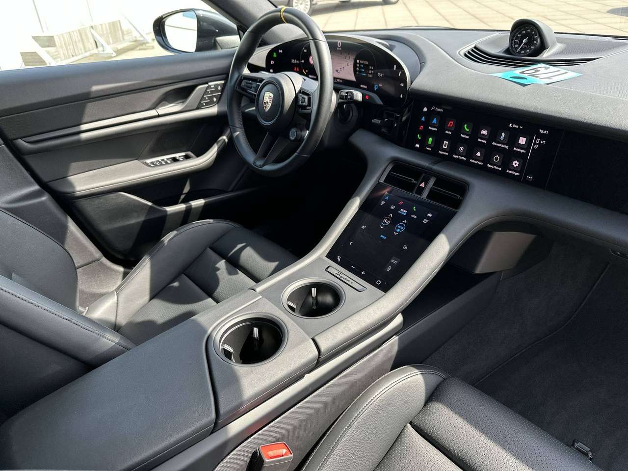Porsche Taycan Luchtvering Sport Chrono Performance Battery Plus Adapt. comfortstoelen — foto 18 van 18