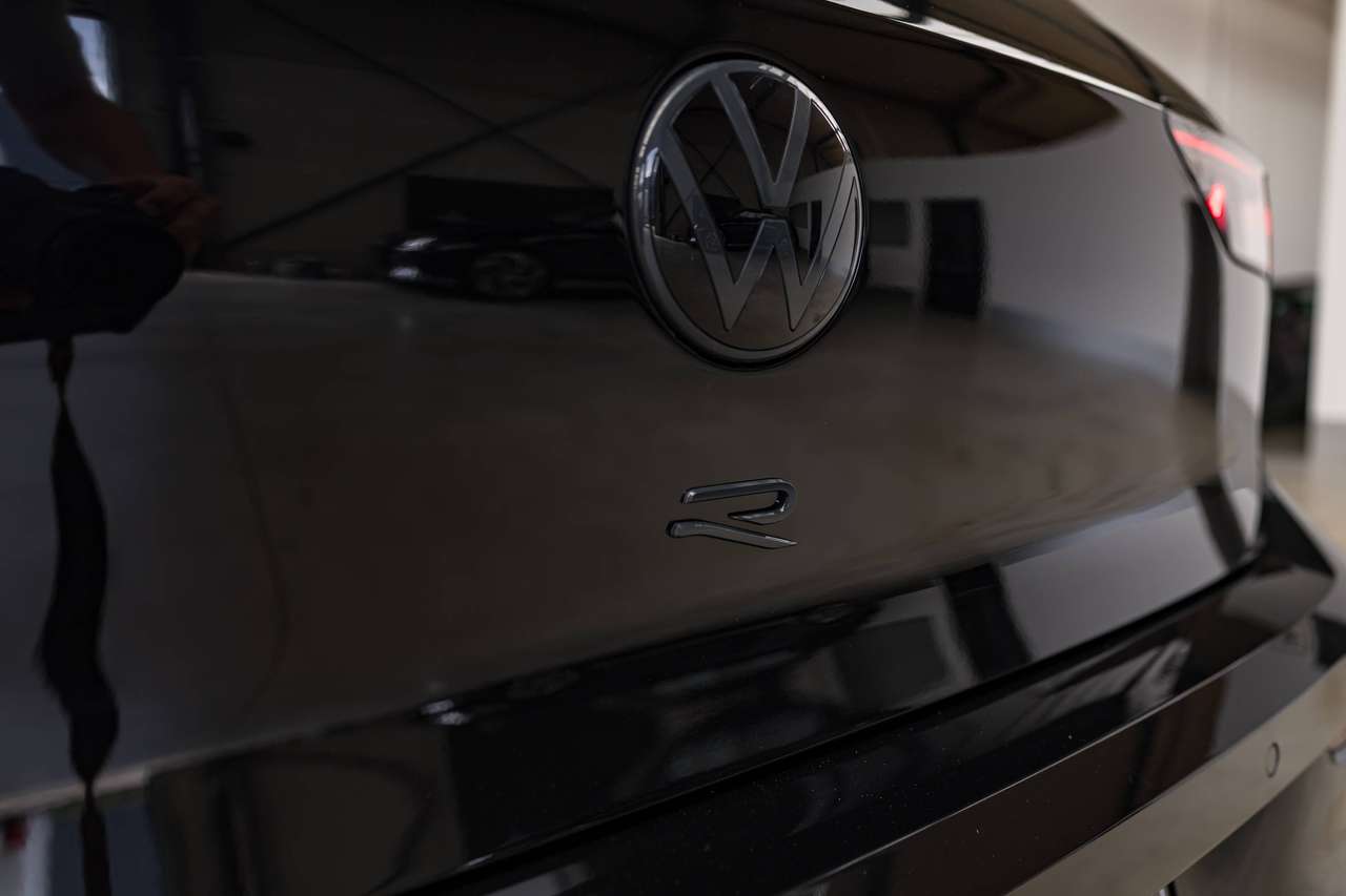 Volkswagen Golf R 4-MOTION|BLACK EDITION|AKRAPOVIC|PANO|ALCANTARA|ZETELVERW.|SFEERVERL.|IQLIGHTS|GARANTIE|ACC|LA|CAMERA| — foto 13 van 25