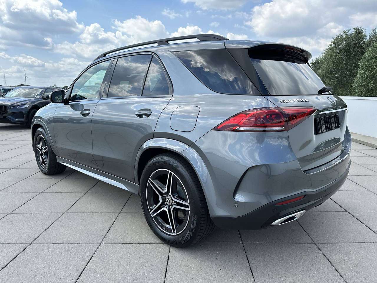 Mercedes-Benz GLE 350 DE AMG Nigtpakket Pano dak Trekhaak — foto 8 van 25