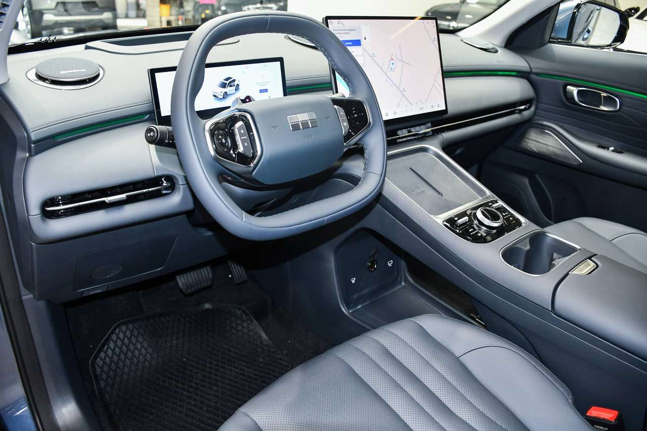 Geely Starray EM-i Max+ 136km NIEUW - NAVIGATIE / OPEN PANO-DAK / LEDER / CAMERA / ACC / BLIS / PDC — foto 9 van 24