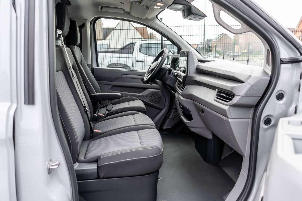 Volkswagen T7 Transporter 2.0TDi L2 Automaat - Adaptive cruise control / Zetelverwarming - 36.000ex — foto 10 van 15