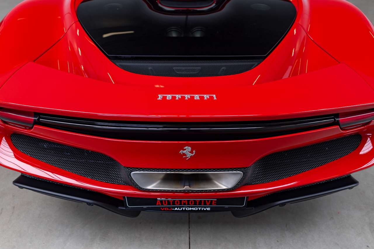 Ferrari 296 GTB FULL PPF|FREE FERRARI SERVICE UNTIL 2029|FRONT LIFT|CARBON STEERING WHEEL|CARBON DETAILS|CAMERA|ELECTRIC-SEATS|LA| — foto 7 van 25