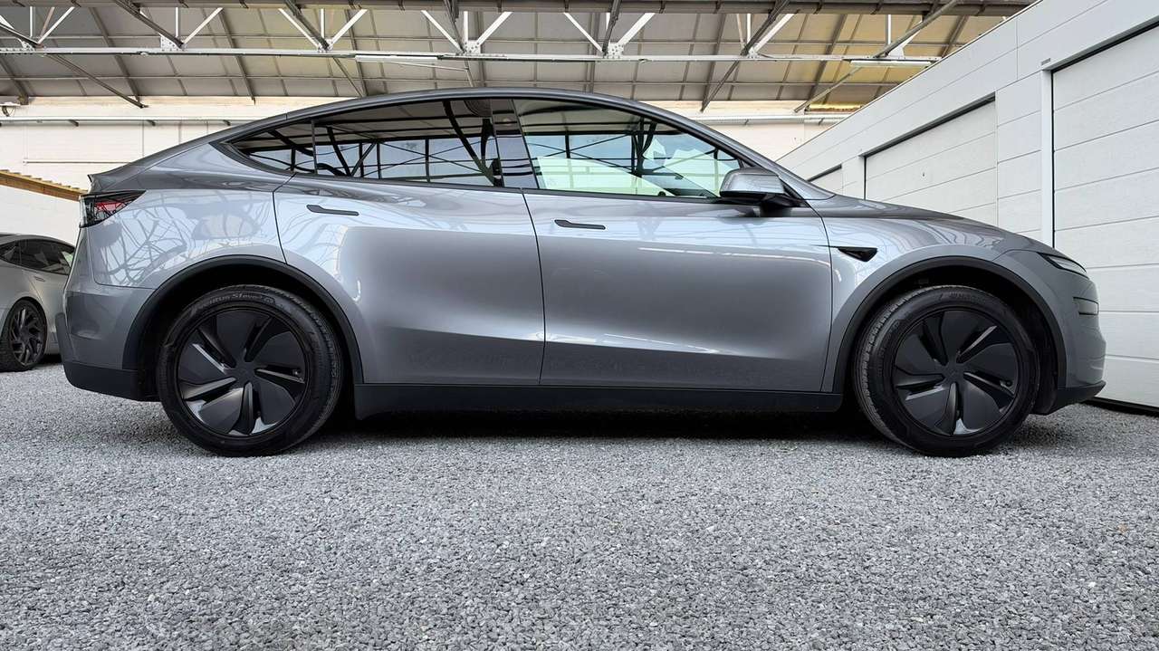 Tesla Model Y RWD LONG RANGE | Premium | HW4 | All weather matten rondom — foto 4 van 25