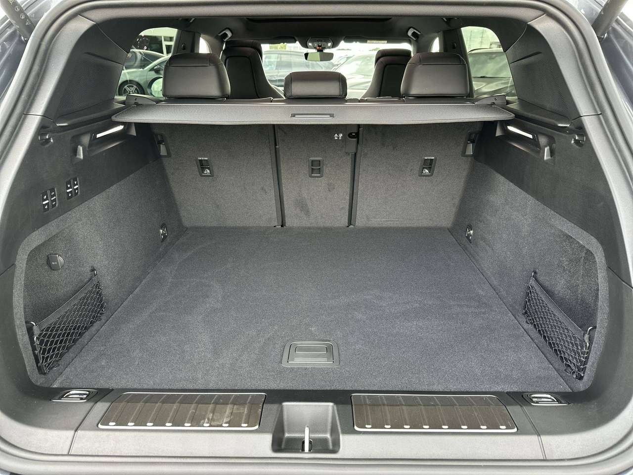 Porsche Cayenne ELECTRIC Trekhaak Pano Dak 22" — foto 12 van 18