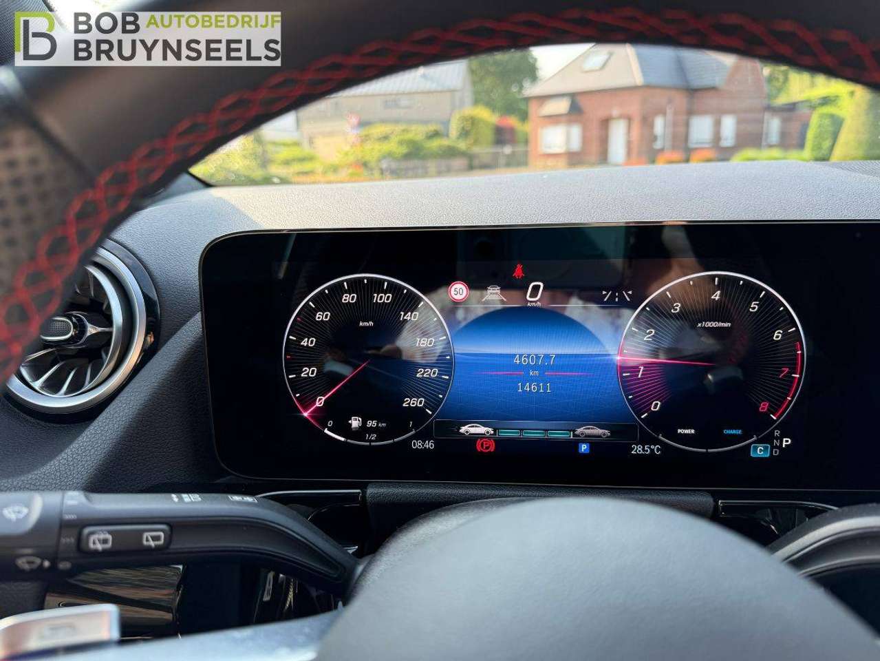 Mercedes-Benz GLA 180 Amg line | Nightpakket | 360° camera | Panodak | Distronic — foto 17 van 25