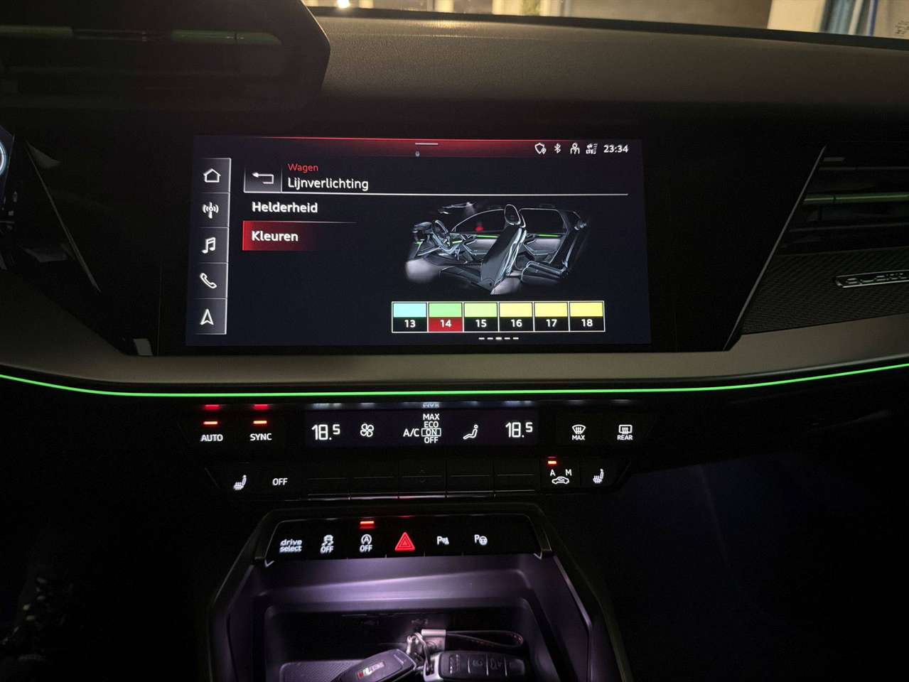 Audi RS3 SPORTBACK * KYALAMI GROEN * AUDI EXCLUSIVE *  DCC * LED * KEY LESS GO * LEDER PACK PLUS  * NAVI * ACC *B&O * MATRIX * — foto 4 van 25