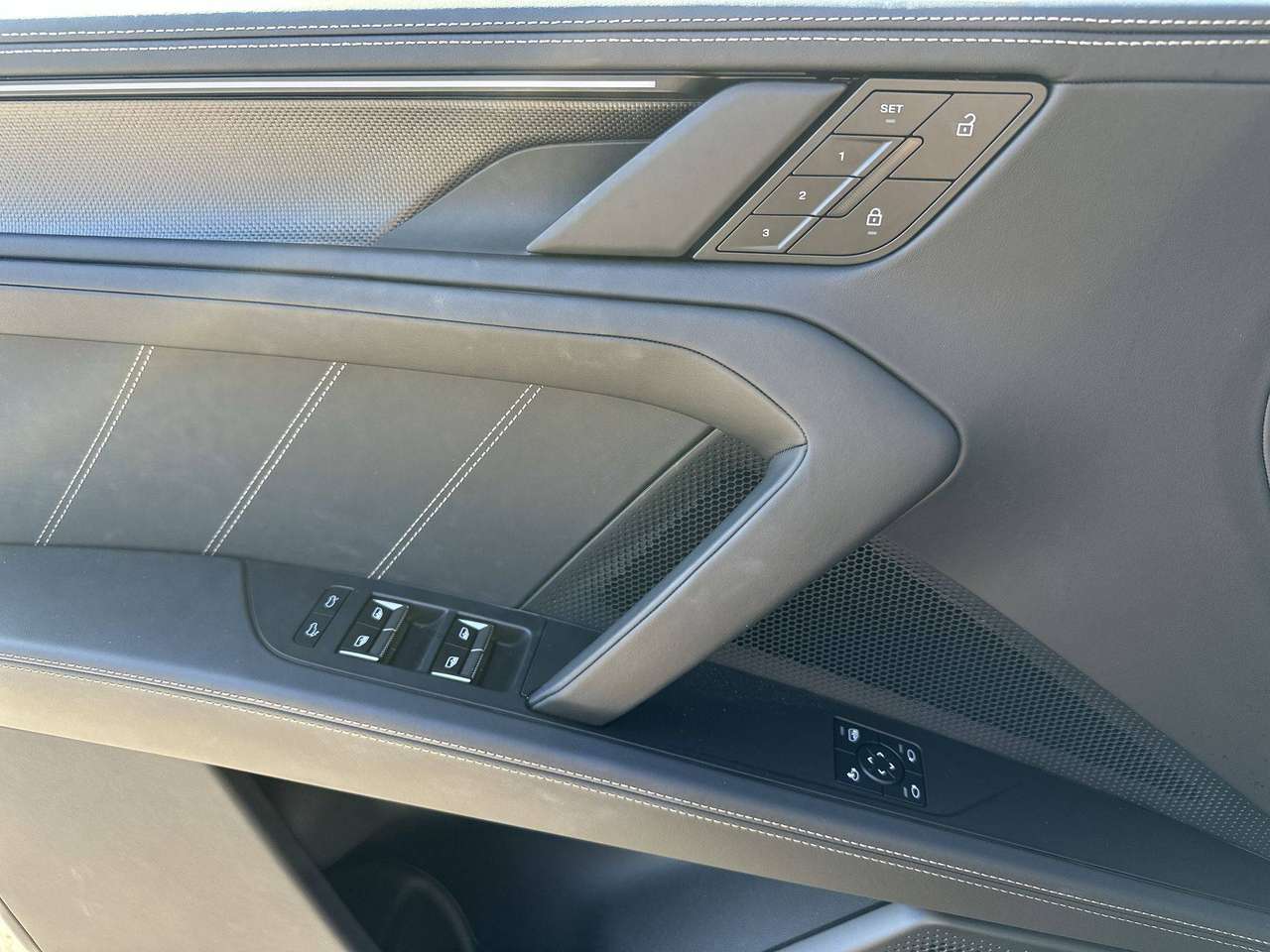 Porsche Cayenne TURBO ELECTRIC 22" Techno Head-UP Active Ride Full Full — foto 17 van 19