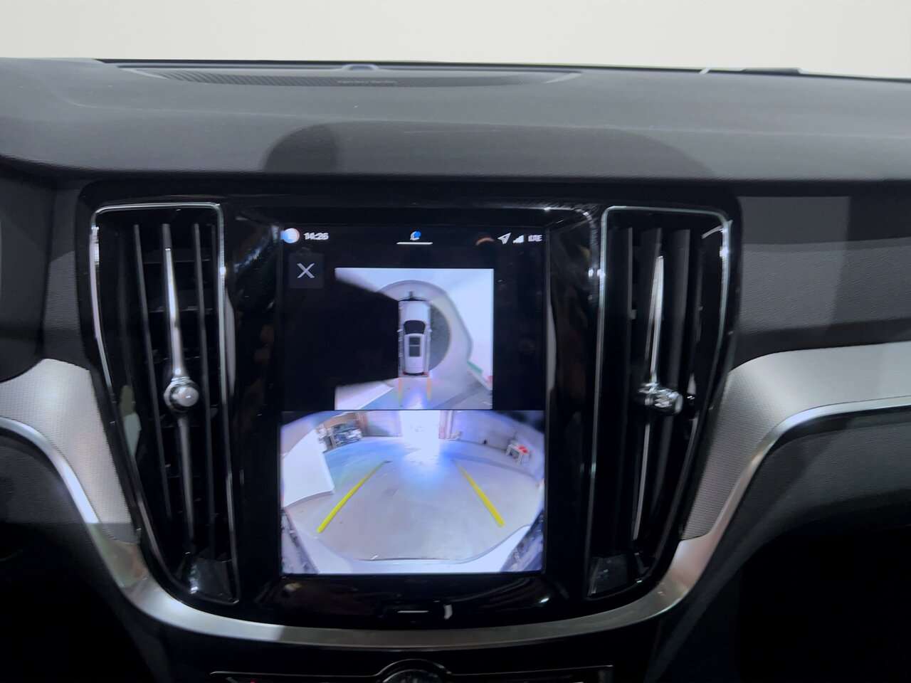 Volvo V60 B4 PLUS DARK/PANO/HEAD-UP /360° — foto 16 van 24