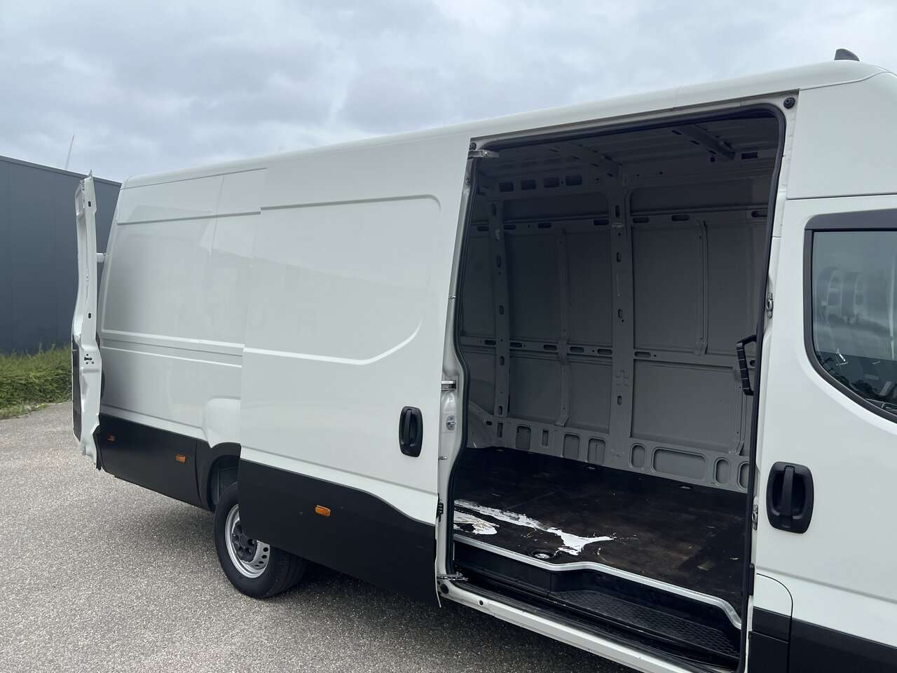 Iveco Daily 35S14 L4H2 Airco/Cruise contr.. — foto 4 van 13