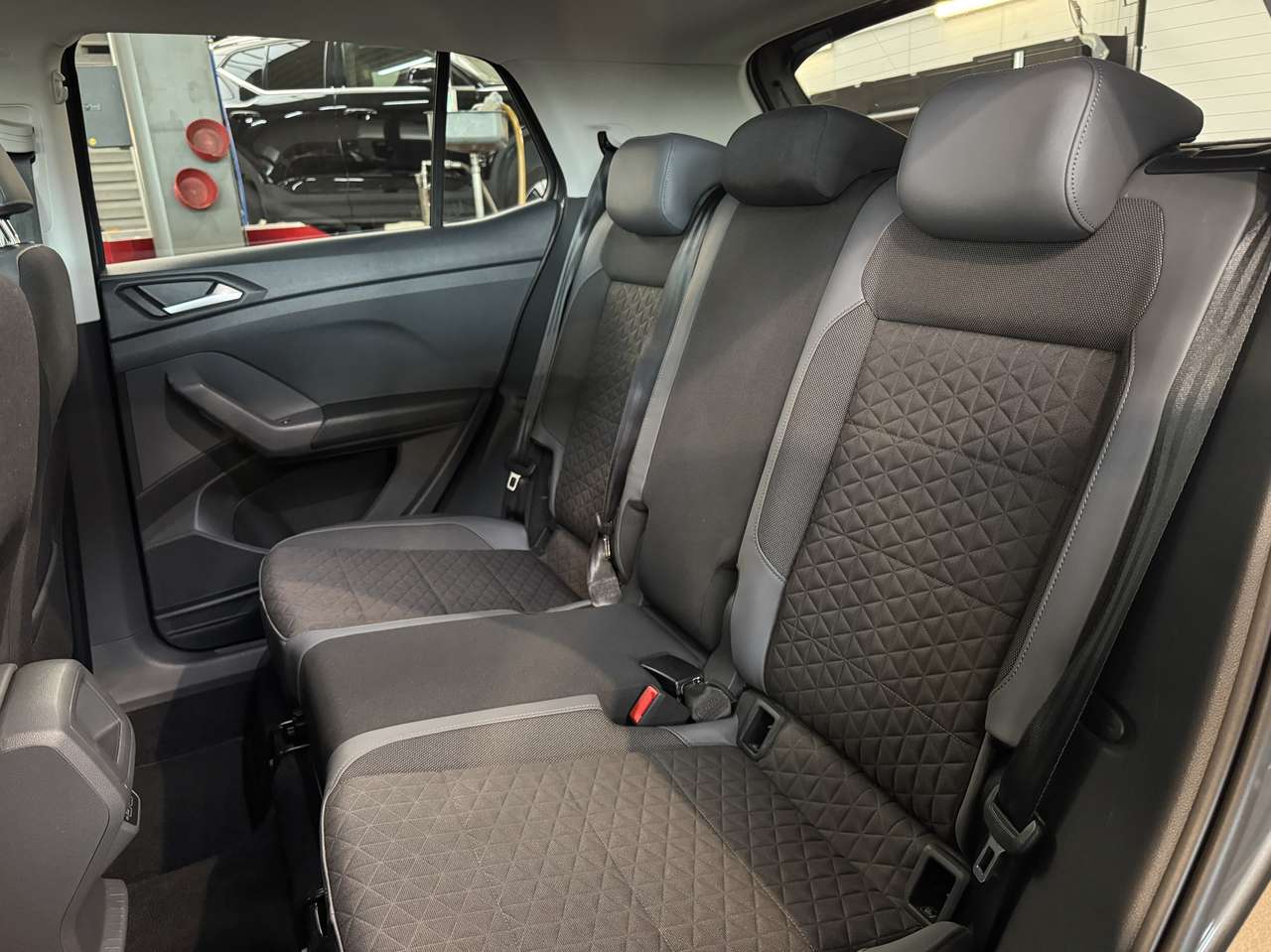 Volkswagen T-Cross 1.0 TSI DSG/AUTOMAAT 'R-Line' — foto 7 van 16