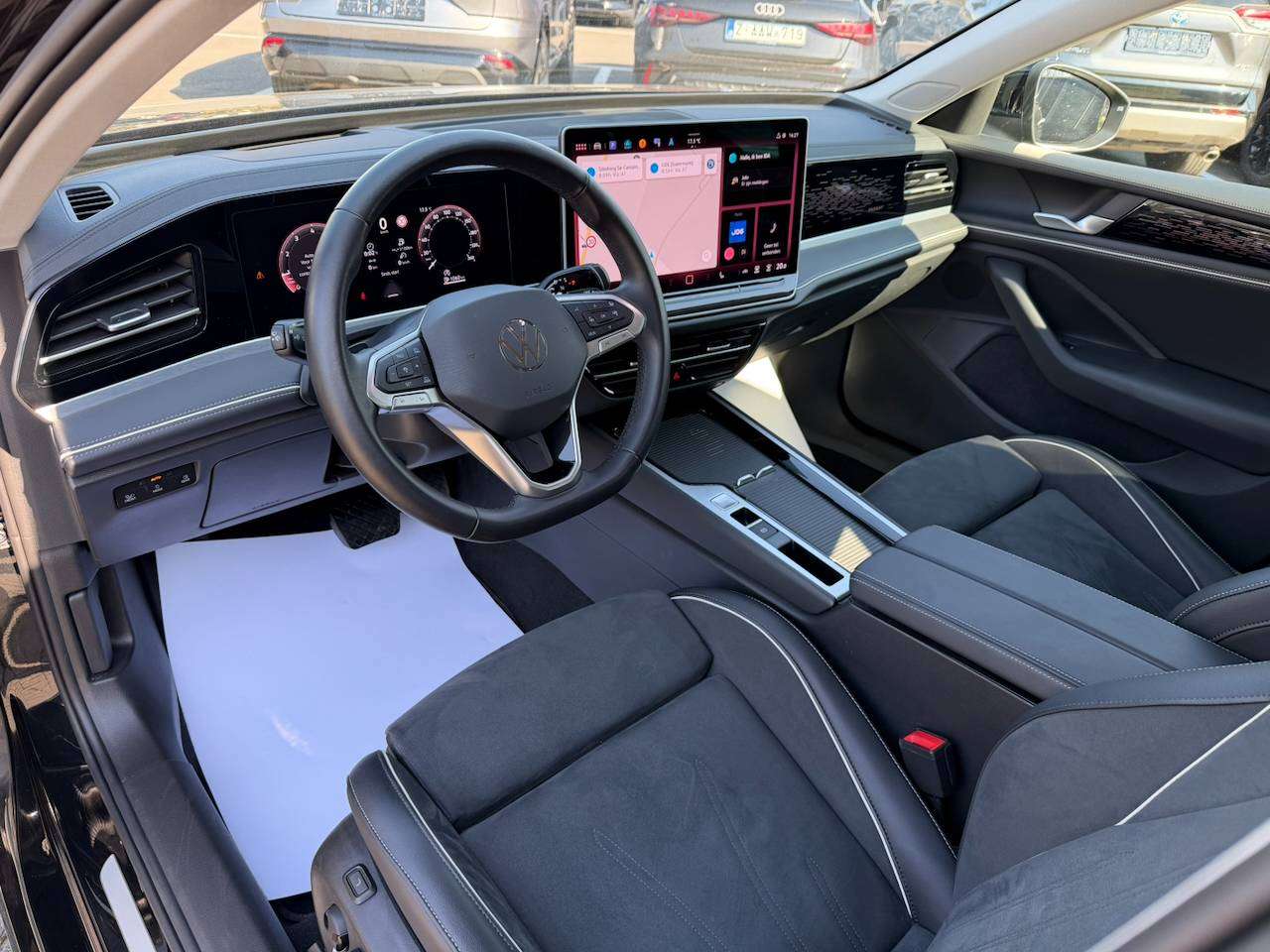 Volkswagen Passat Variant ELEGANCE MASSAGE BIG SCREEN CARPLAY ADAPTIVE CRUIS — foto 4 van 19