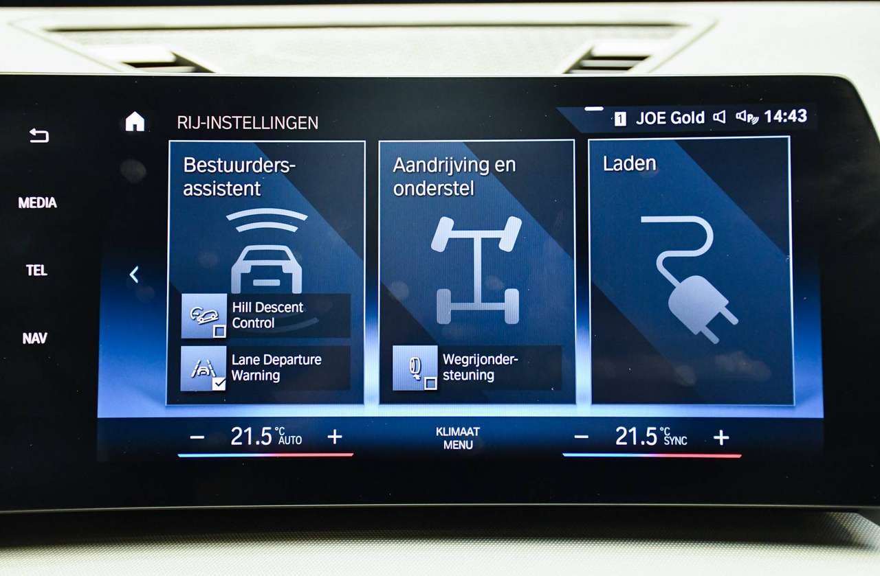 BMW iX1 iX1 66.5 kWh xDrive30 - NAVIGATIE / CAMERA / SMARTLINK / LEDER / PDC / CC — foto 12 van 20